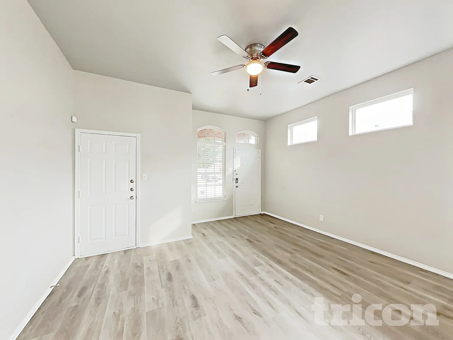 5733 Parkview Hills Lane Fort Worth TX — Photo 3