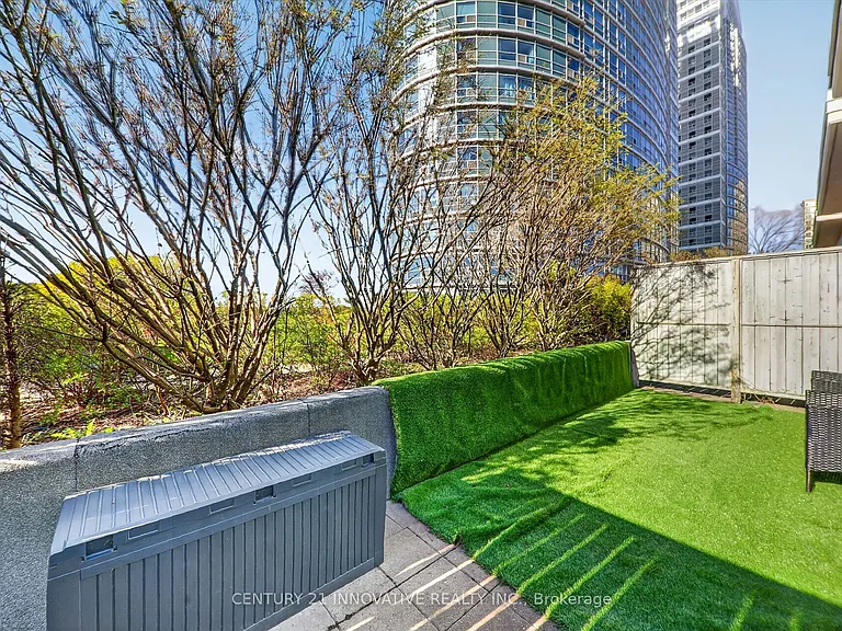 36 Lee Centre Dr #Townhouse 307 — Photo 29