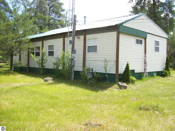 104 Mosher Dr, Saint Helen, MI 48656