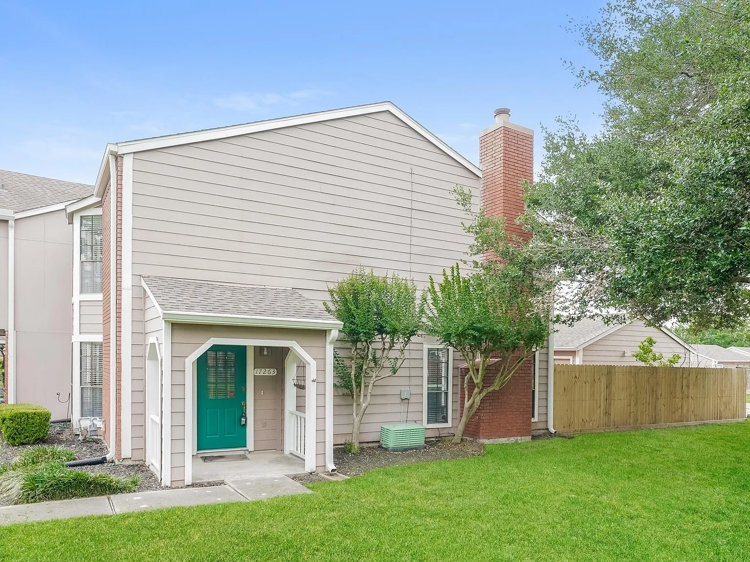 2 bed, 2.5 bath, 1304 sqft, $1,995 — Photo 2