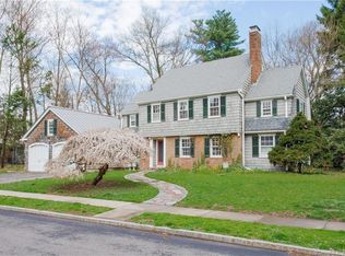 32 Forest Rd, West Hartford, CT 06119