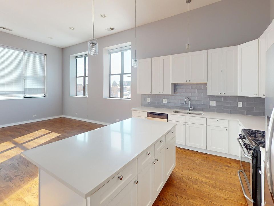 1st image of 7056 N Clark St #302