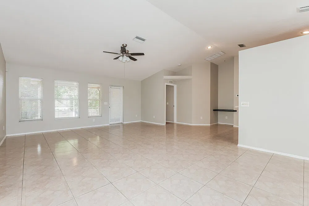 3 bed, 2.0 bath, 1830 sqft, $3,040 — Photo 3