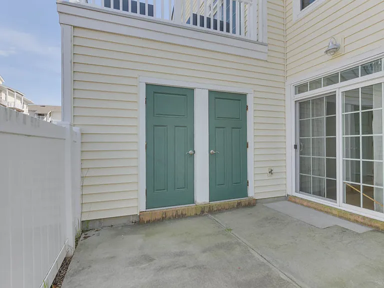 4138 Seafarer Ave #1 — Photo 3
