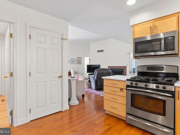 5th image of 102 Little Run Rd