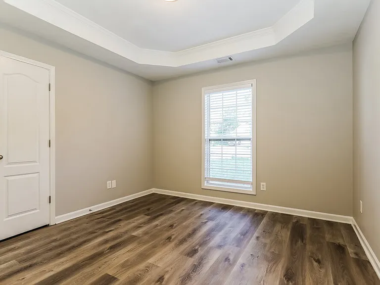 185 Revolutionary Dr — Photo 15