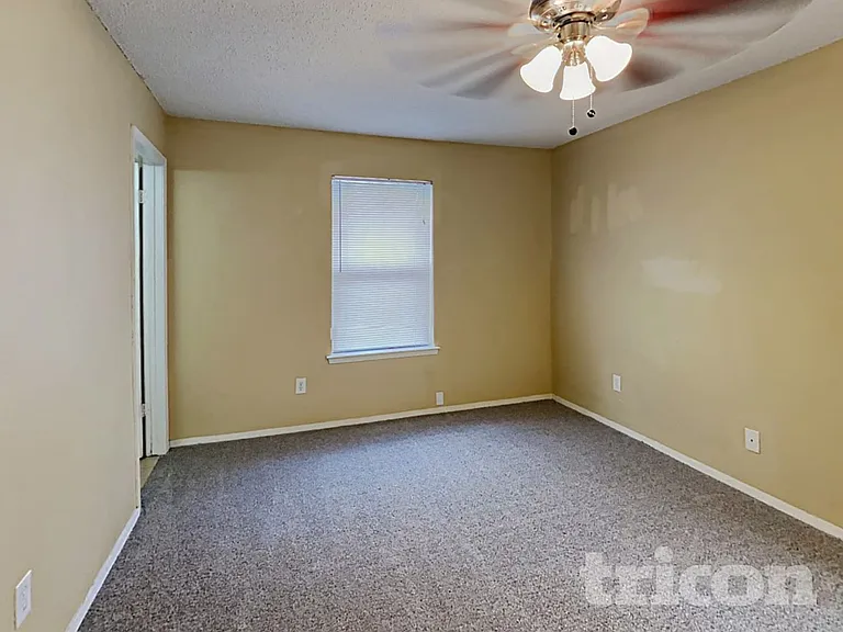 6321 Macarthur Dr — Photo 9