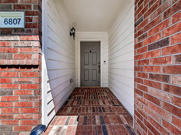 4th image of 6807 Lauderwick Ct