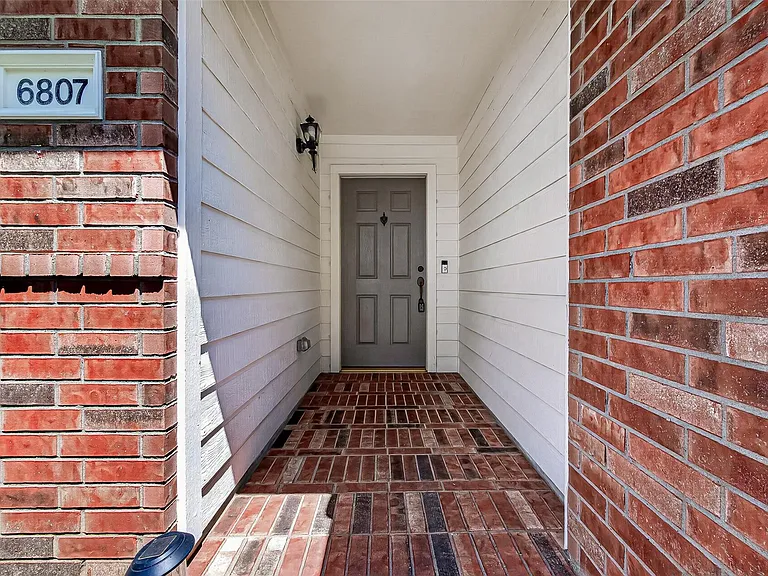 6807 Lauderwick Ct — Photo 4