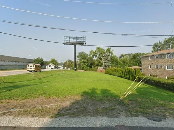 7850 Garden Ln, Justice, IL 60458