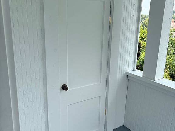 4th image of 118 Watson Ave #2