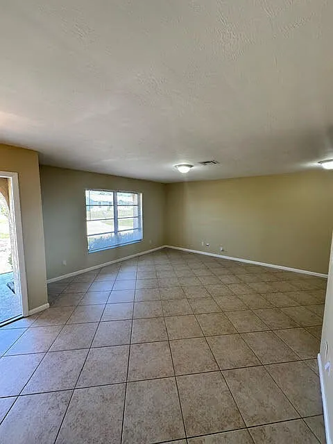 3620 Southwest 7th Place — Photo 2
