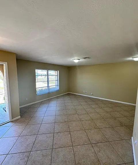3620 SW 7th Pl — Photo 2