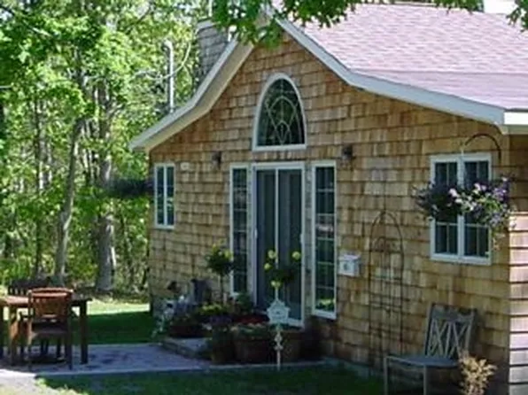 https://photos.zillowstatic.com/fp/0fc61f7b10ef99f3049a69ae11e72ab5-p_e.webp