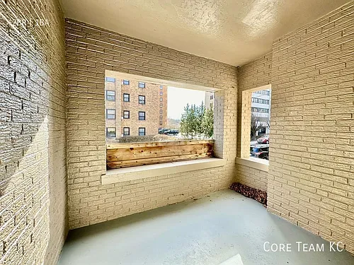 710 W 48th St Photo 1