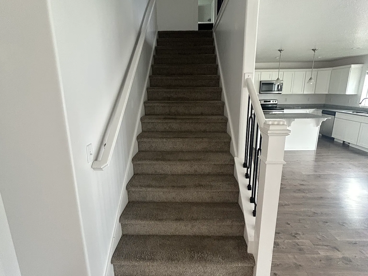 4 bed, 2.5 bath, 2698 sqft, $2,950 — Photo 4