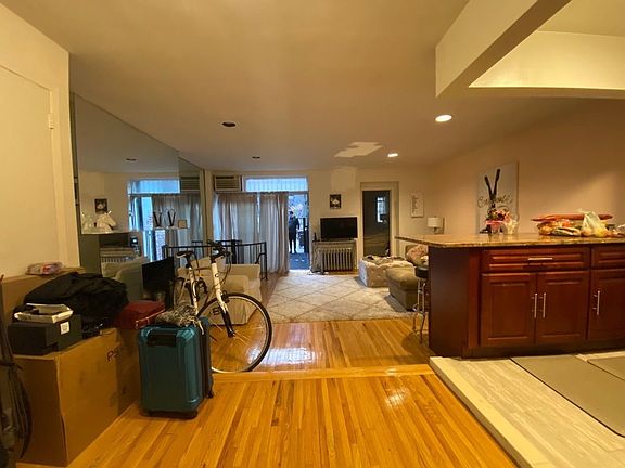 4th image of 54 W 85th St APT B