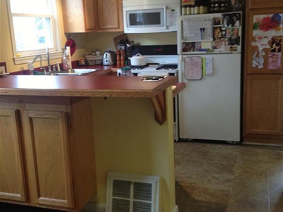 4th image of 233 S Hawkins Ave