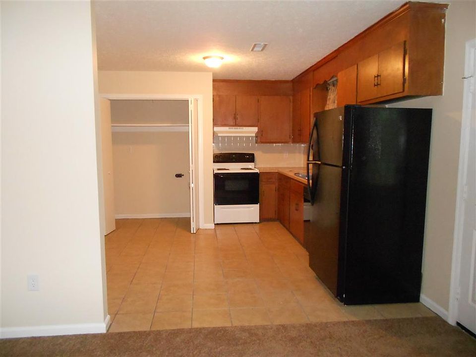 1st image of 140 Willow Oak Ter APT 3