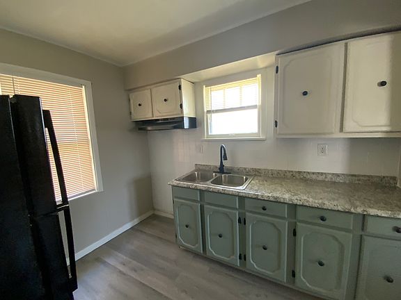 4th image of 4200 Rosewood Ave