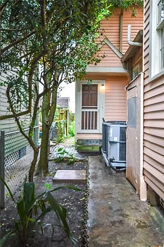 936 Philip St — Photo 16