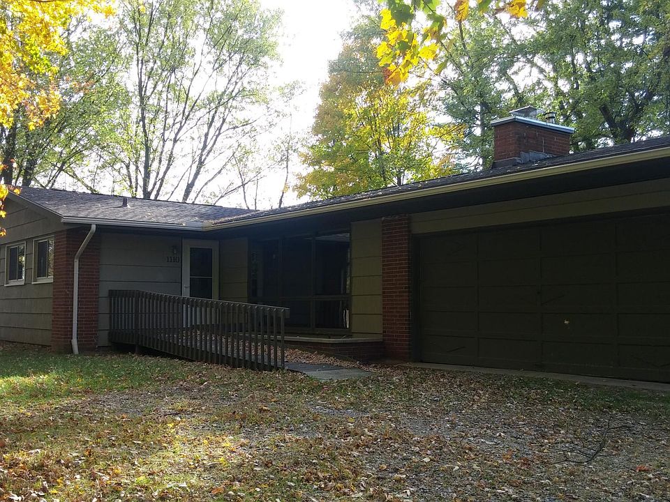 Front of house with 2 car garage and access ramp