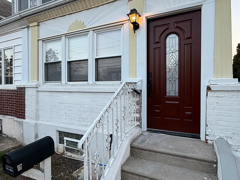 1110 Faunce St — Photo 3