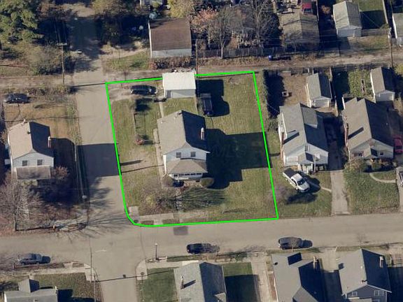 3rd image of 557 Woodbury Ave