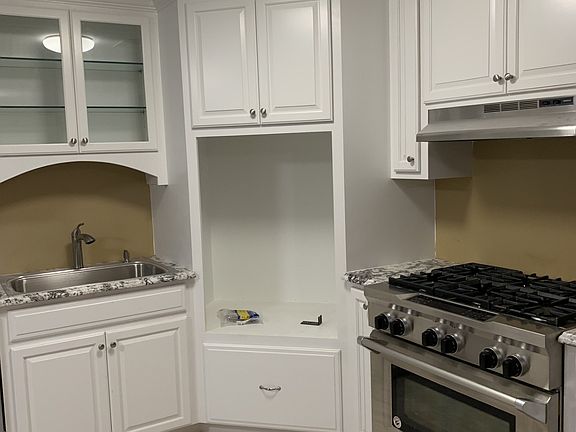 4th image of 1810 Lexington St