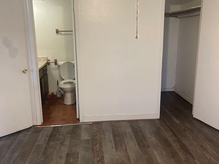 1124 SW 45th St — Photo 5