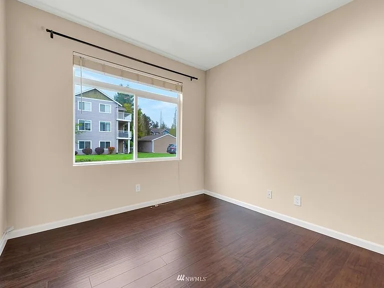 571 241st Ln SE — Photo 6