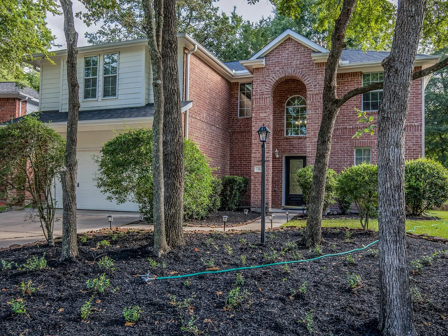 4 bed, 2.5 bath, 2200 sqft, $2,300 — Photo 2