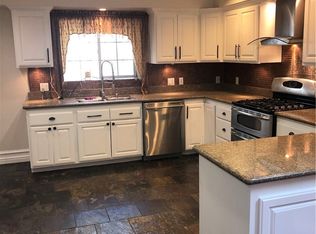 22139 Mulholland Dr, Woodland Hills, CA 91364