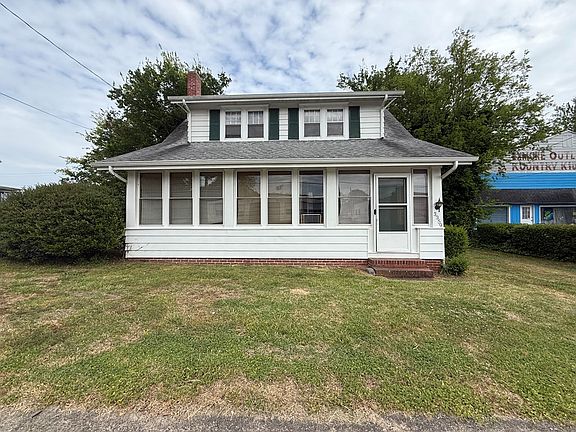 2nd image of 3359 Main St