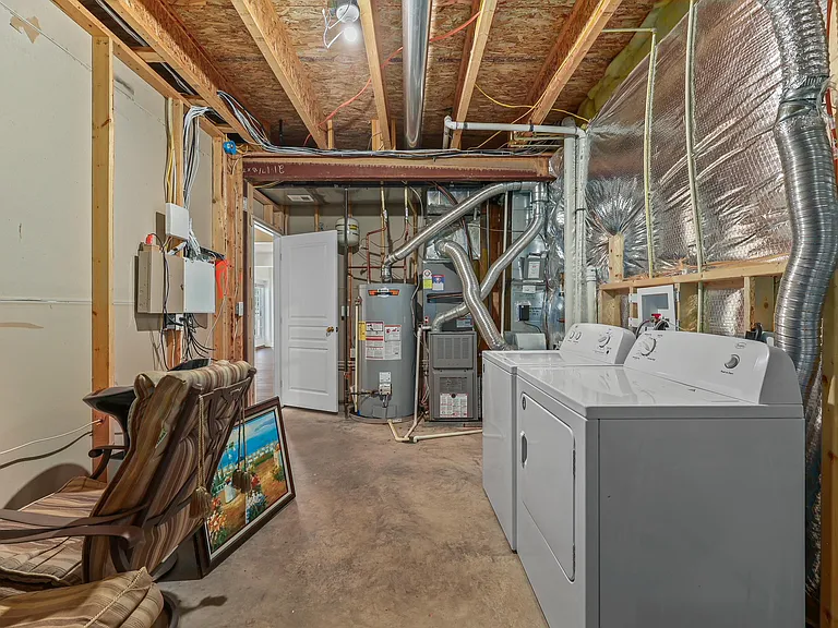 5619 Websters Way — Photo 10