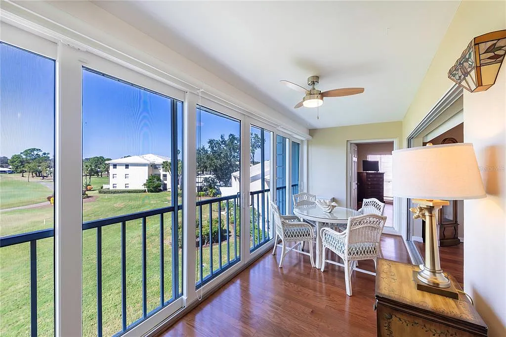 3 bed, 2.0 bath, 1327 sqft, $3,500 — Photo 2