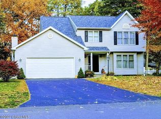 49 Longwood Dr, Clifton Park, NY 12065