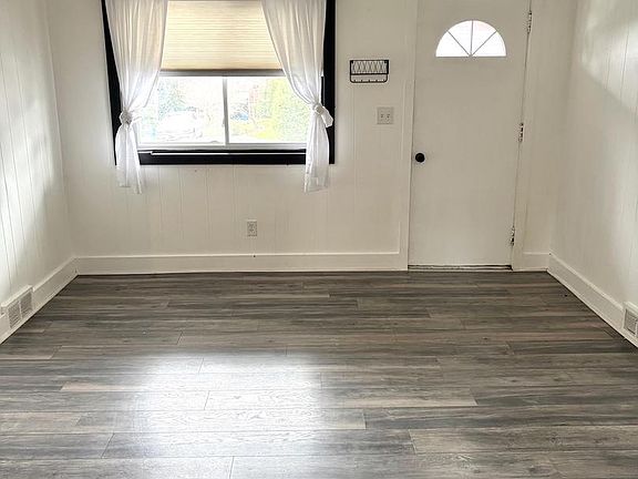 4th image of 30 N Pine St