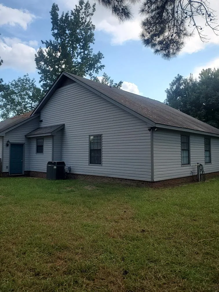 3 bed, 1252 sqft, $1,600 — Photo 3