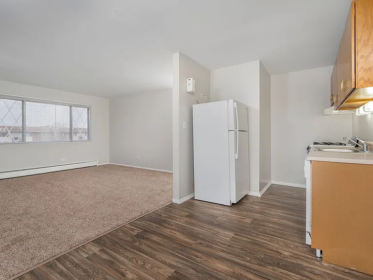 Hoffman Hills Apartments — Photo 36