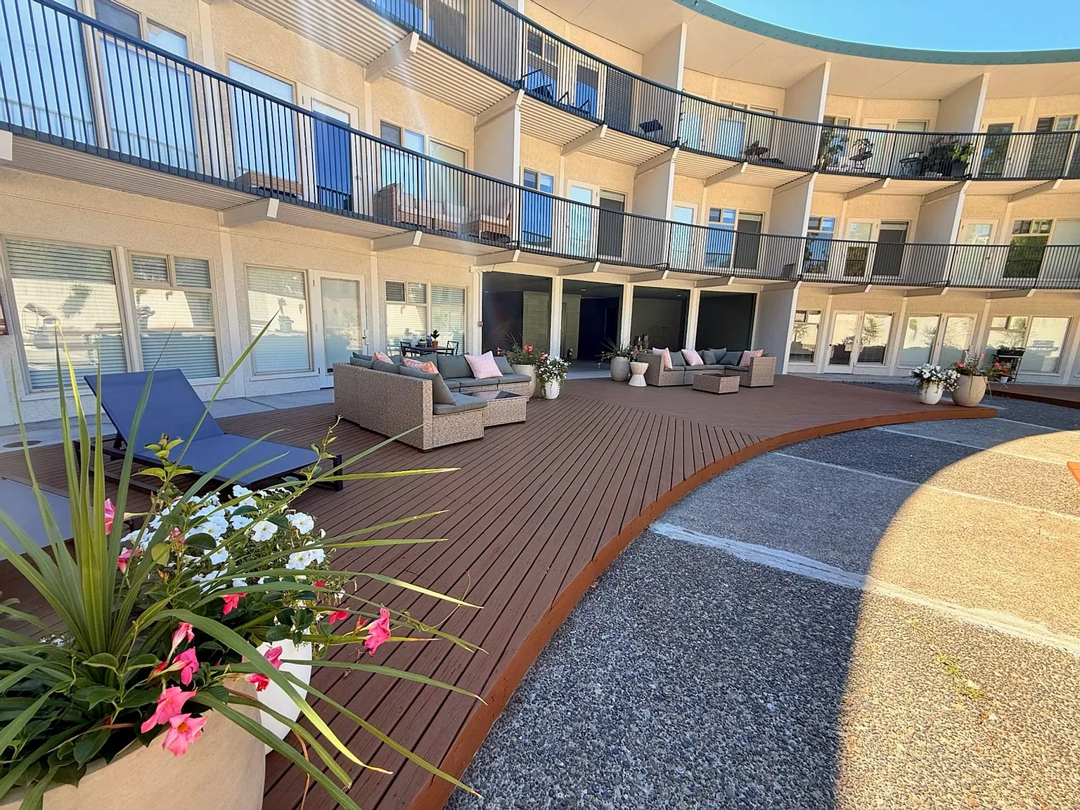 Crescent Apartments — Photo 4