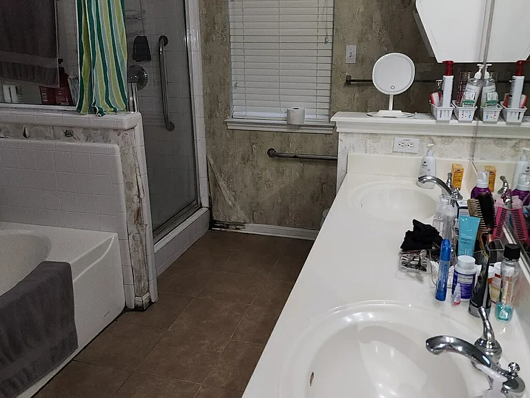 2403 Crystal Dr — Photo 8