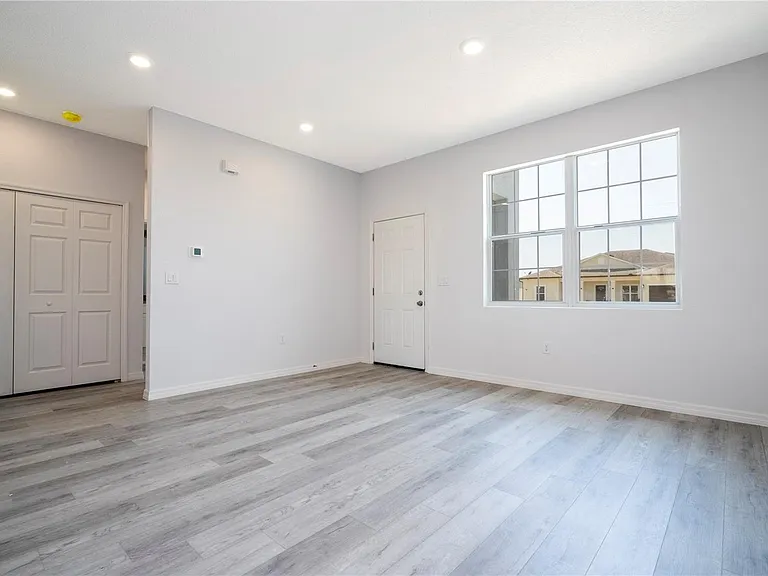 833 Colville Dr — Photo 28