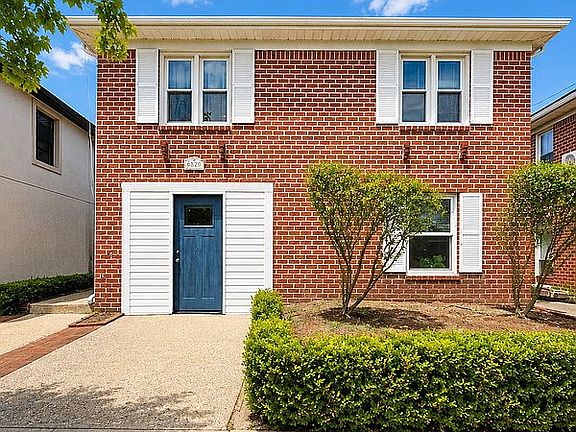 3rd image of 3829 Ocean View Ave