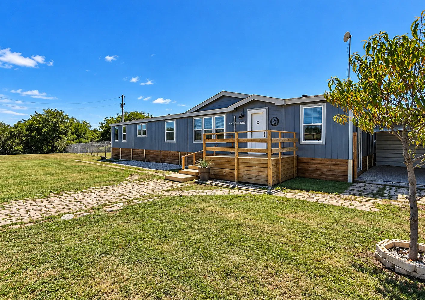 4 bed, 2016 sqft, $1,600 — Photo 3