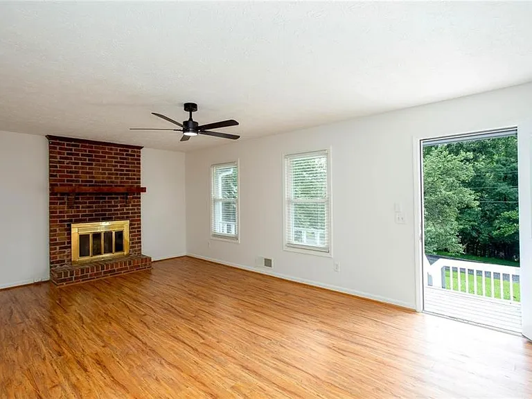 1093 Caprice Dr — Photo 7