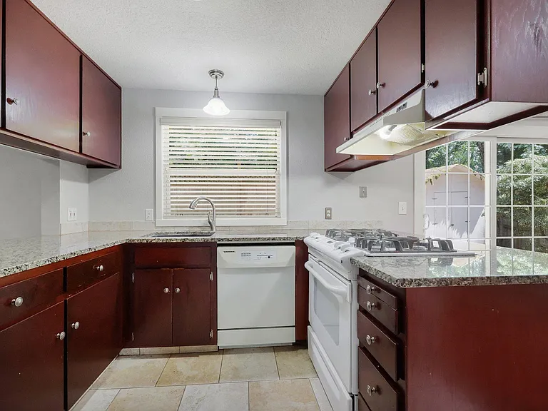 4256 Country Woods Ct — Photo 7