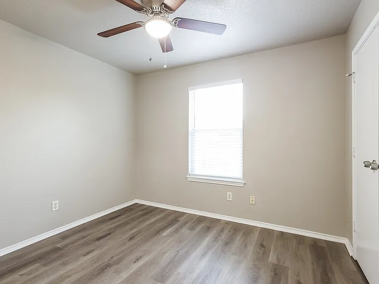 8007 Heights Valley — Photo 12