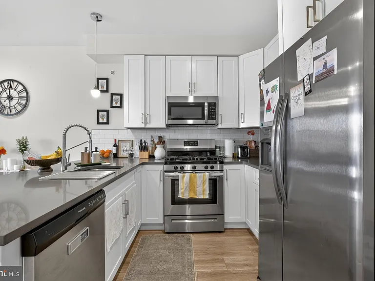 381 Martin St #3 — Photo 3