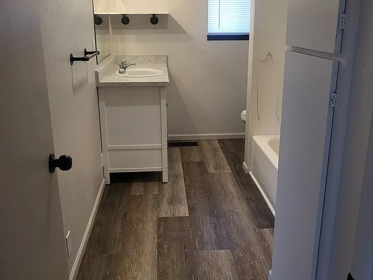 1688 NE Lynda Ln — Photo 23